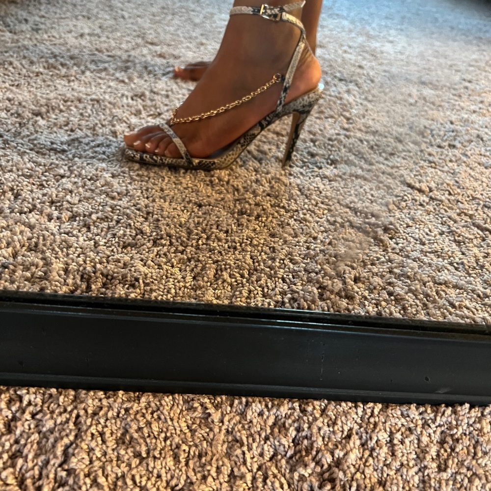 Express Heels - Picture 5 of 6
